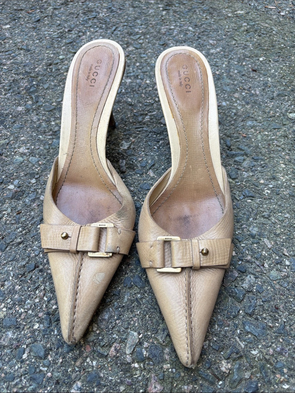 Gucci Beige/Tan Pointed Toe Mules with Bow and Gold Hardware